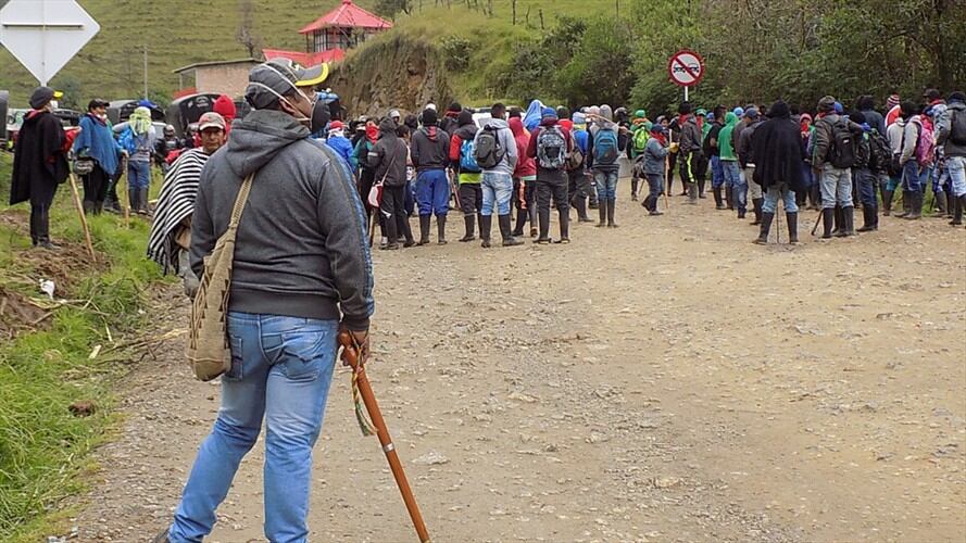 Pese a que la máxima autoridad indígena del Departamento desmintió la denuncia, en las últimas horas apareció un vídeo que demuestra la obstrucción a varios funcionarios. Foto: Colprensa. Video/ Cortesía Sucesos Cauca.