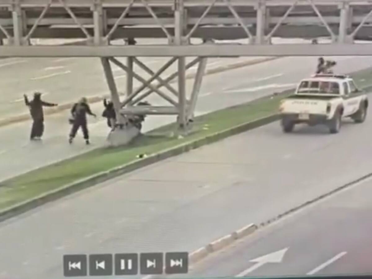 “Dos uniformados fueron atacados con explosivos”: Policía sobre atentado de encapuchados