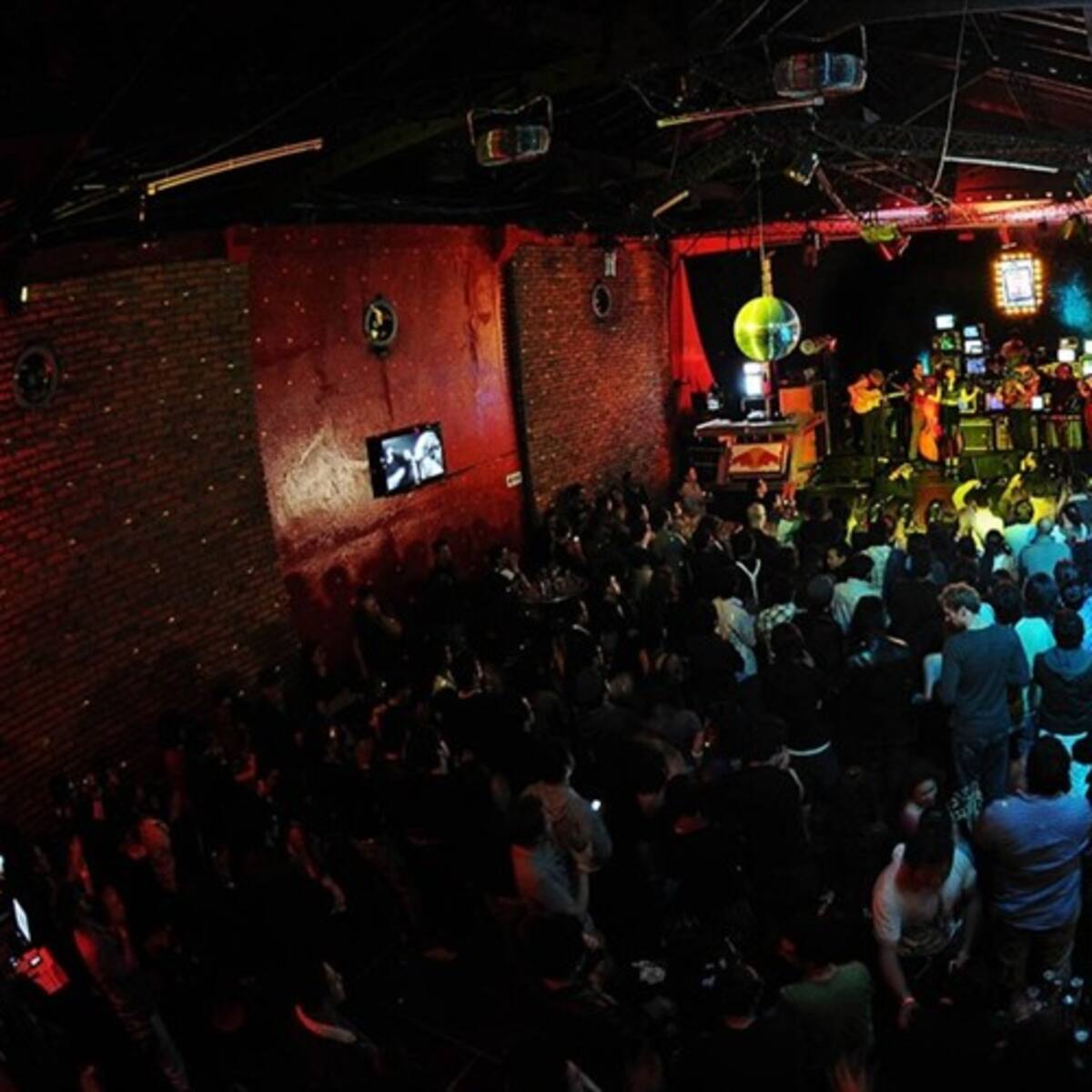En Medellín los paisas podrán rumbear hasta las 5 am durante la temporada navideña