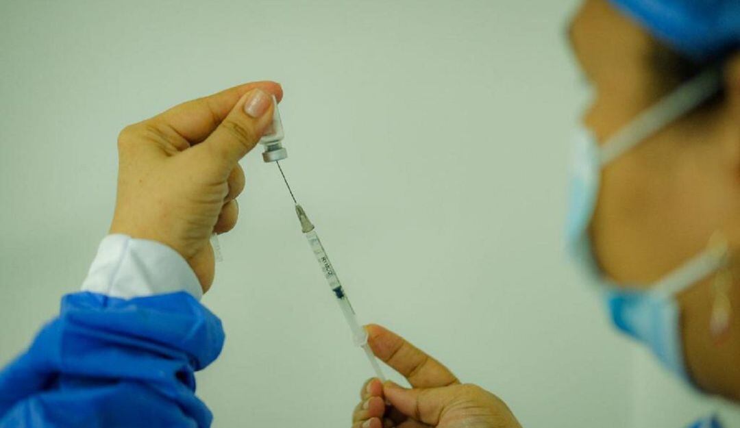 La autoridad distrital de salud alertó que los pacientes llaman a cancelar la cita, no asisten, o cuando llegan a los puntos no aceptan la vacuna