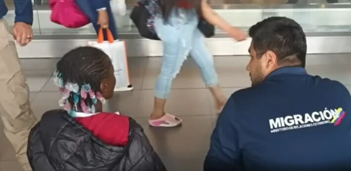 Niña africana que fue abandonada en Aeropuerto El Dorado.