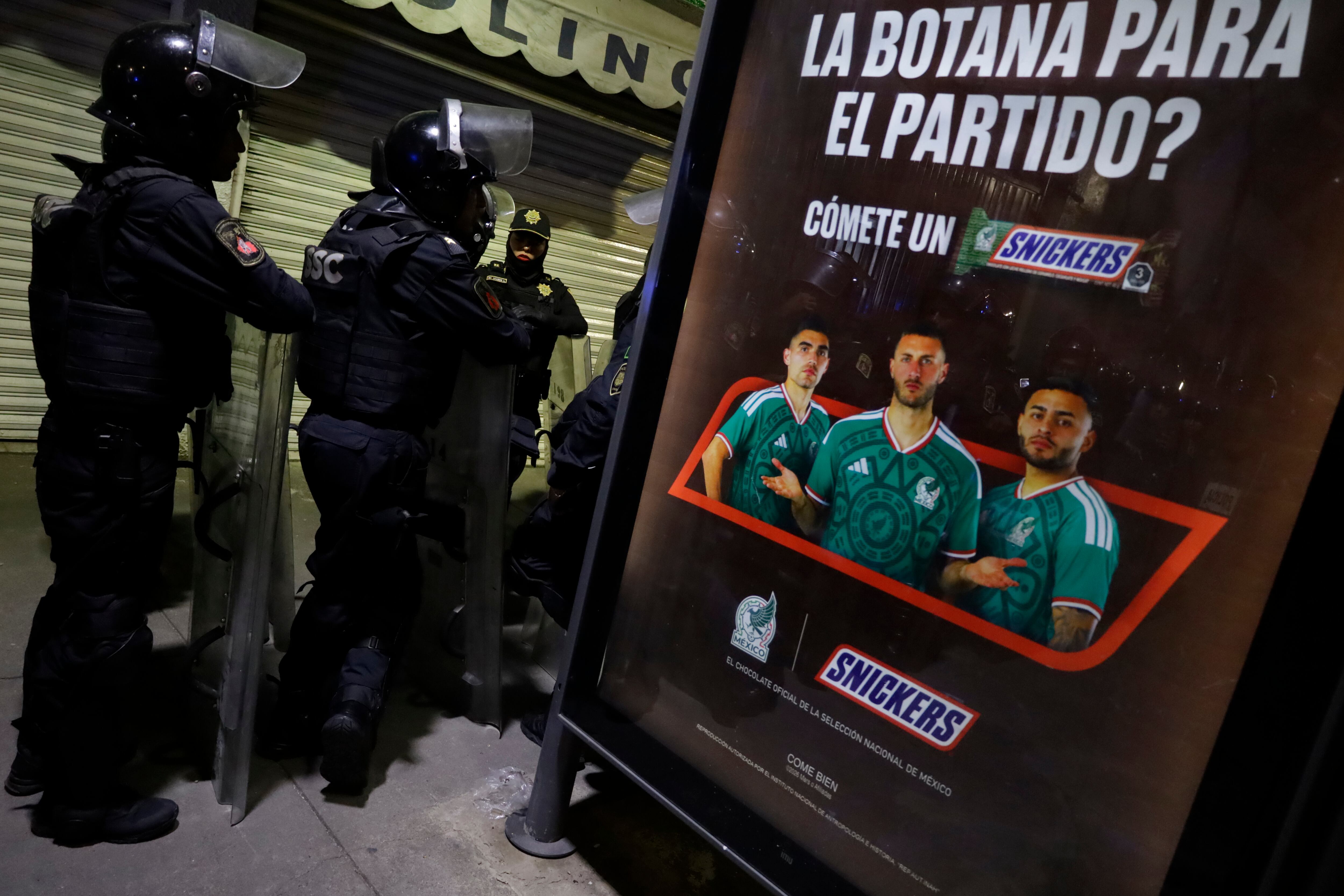 Presencia policial ante manifestaciones durante la inauguración del Mundial de Fútbol.
(foto: Gerardo Vieyra/NurPhoto via Getty Images)