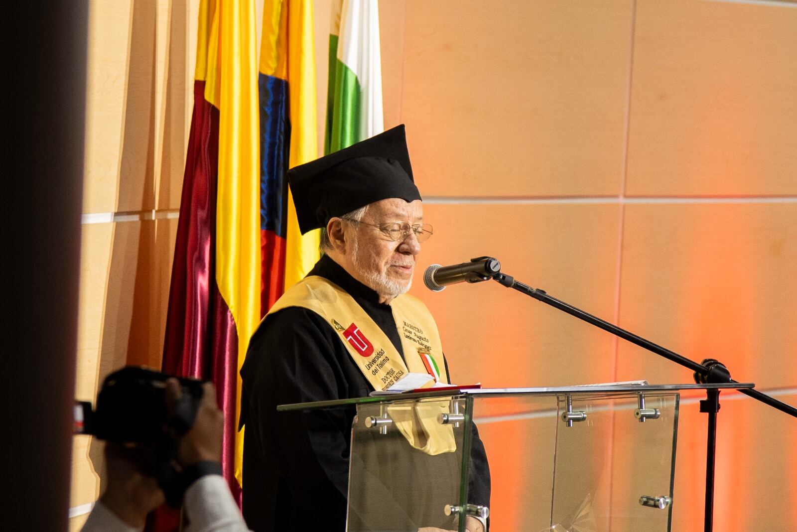 La Universidad del Tolima confirió el doctorado Honoris Causa al maestro César Augusto Zambrano
