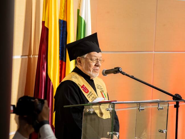 La Universidad del Tolima confirió el doctorado Honoris Causa al maestro César Augusto Zambrano