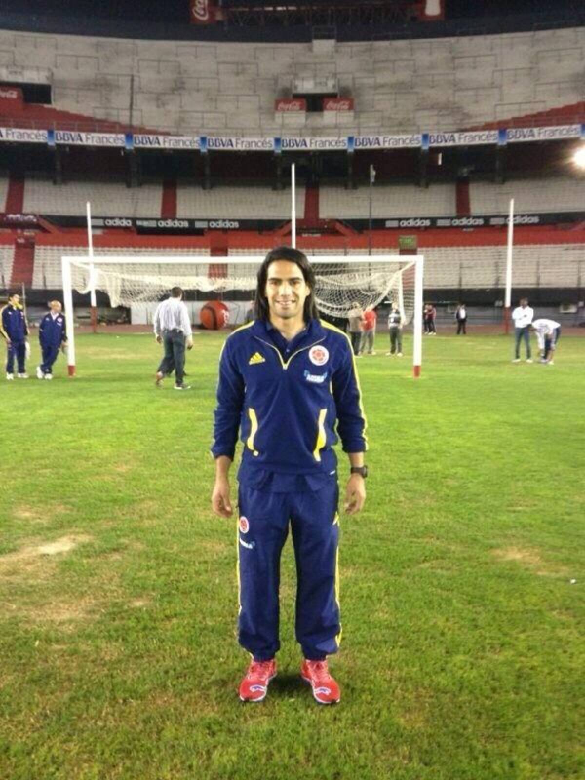 Falcao García retornó a la cancha que lo vio nacer como goleador, @FALCAO “La vuelta a mi casa, la vuelta al Monumental”