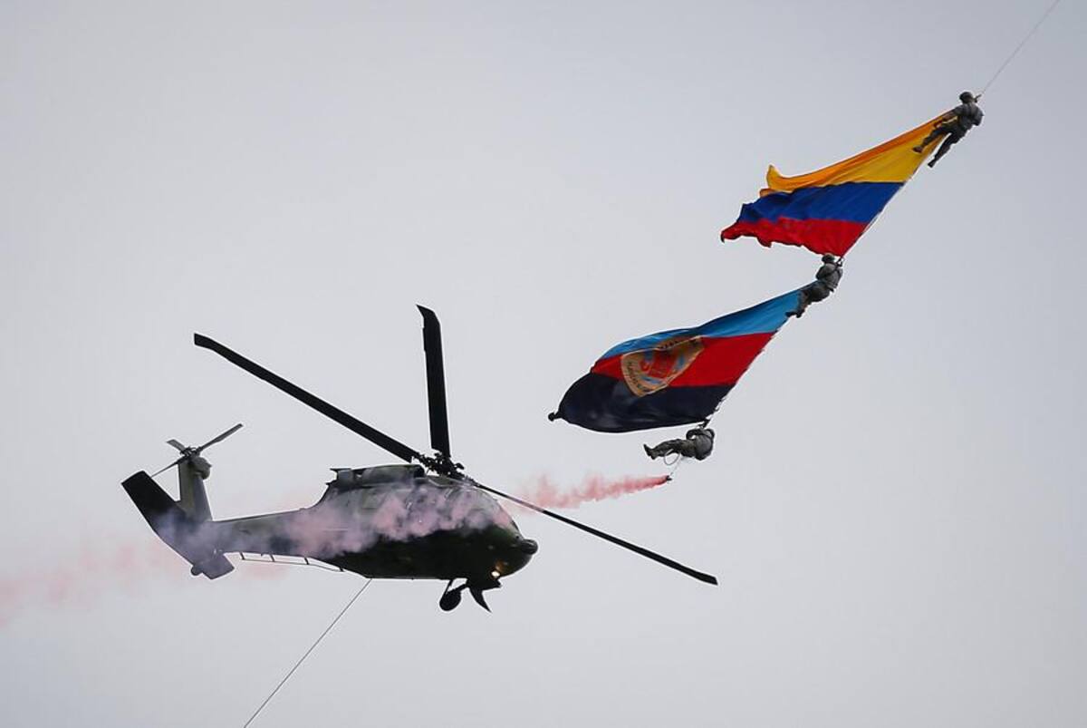Miles de bogotanos salieron a las calles a observar el desfile del 20 de julio que realizan las Fuerzas Armadas Colombianas.