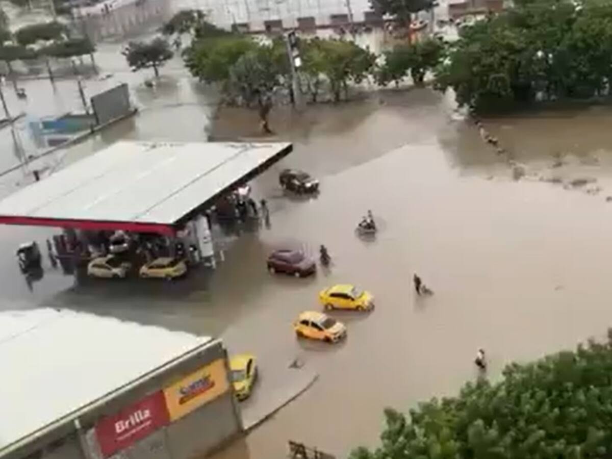 Lluvias en Santa Marta: tres viviendas colapsadas, lodo en barrios y daños en una carroza fúnebre