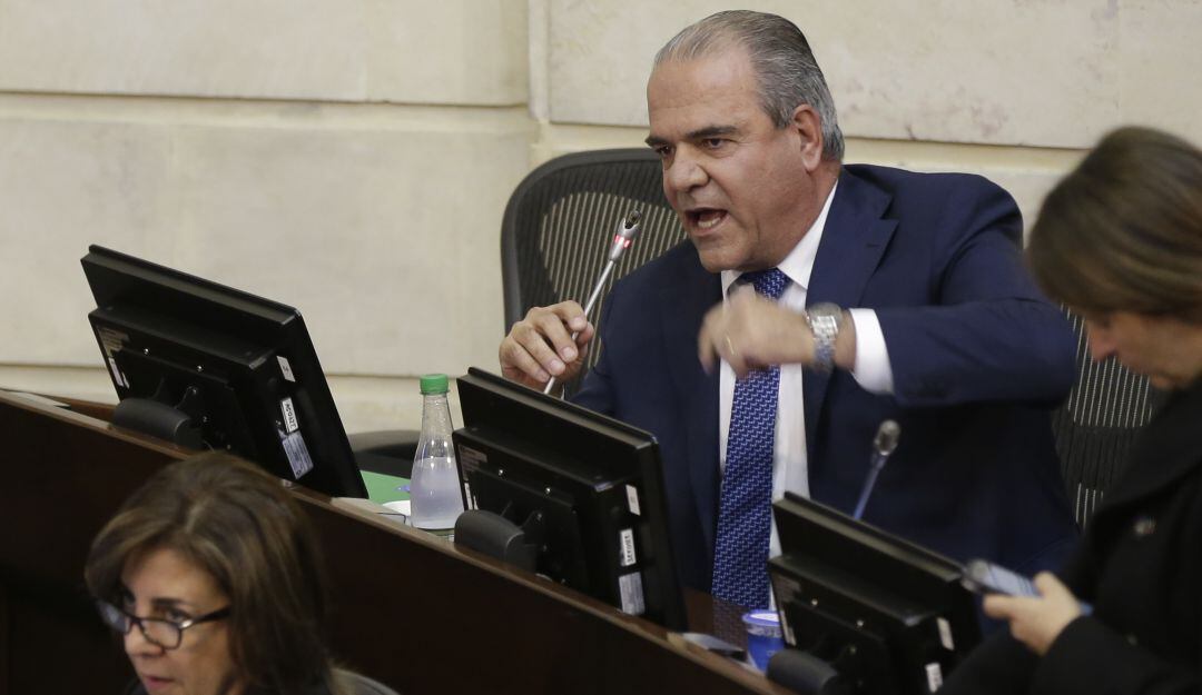 El senador Carlos Felipe Mejía anuncia que será precandidato presidencial del uribismo