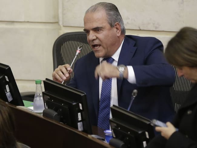 El senador Carlos Felipe Mejía anuncia que será precandidato presidencial del uribismo
