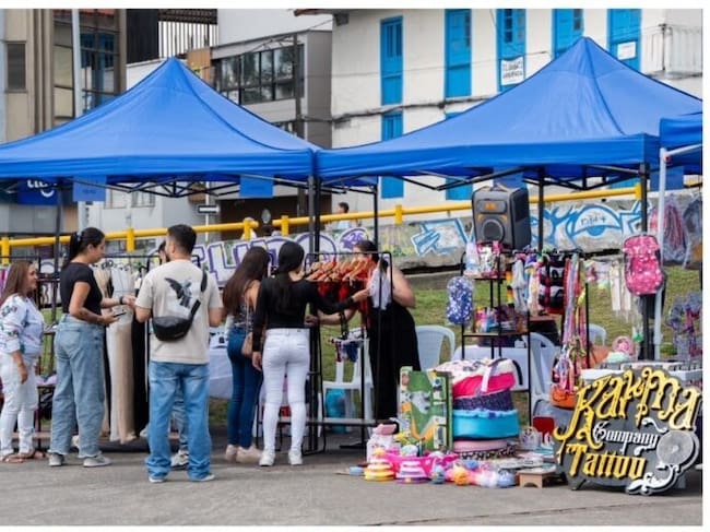 Puestos de negocios en el Parque Ernesto Gutiérrez en Manizales.