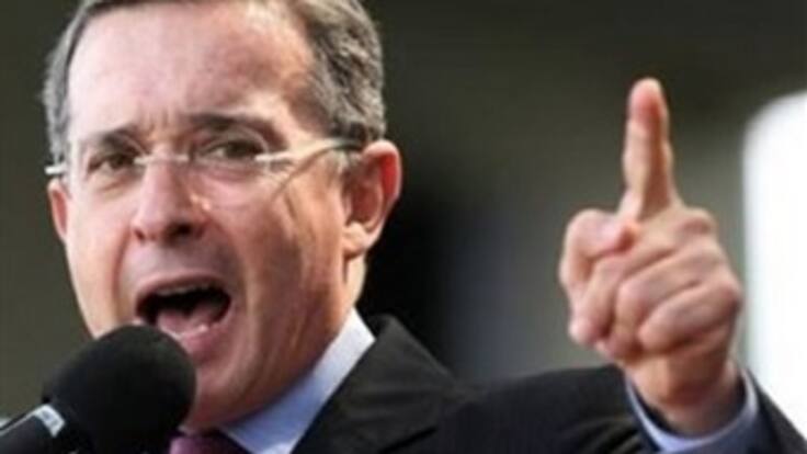 Nuevo rifirrafe entre Santos y Uribe