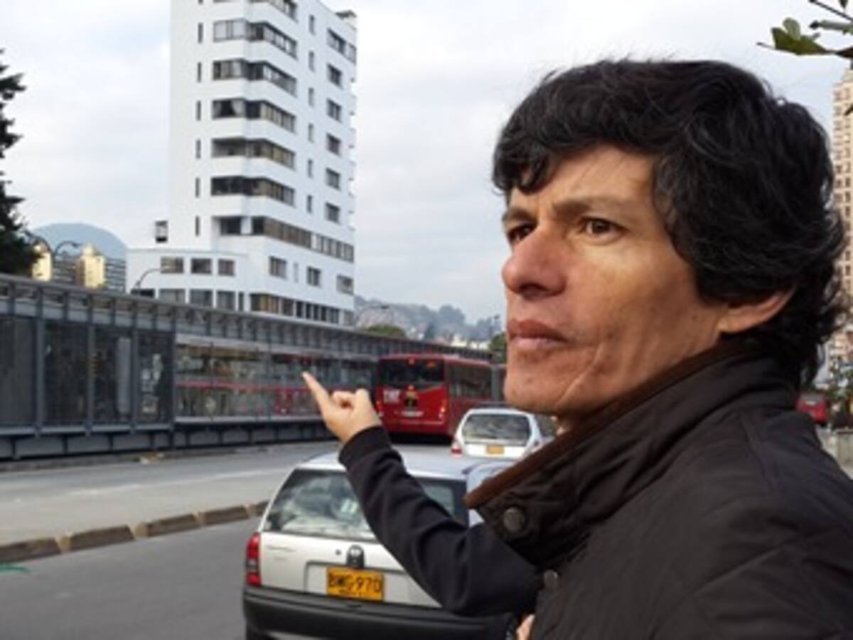 Concejal Juan Carlos Flórez cambió el carro por el Transmilenio