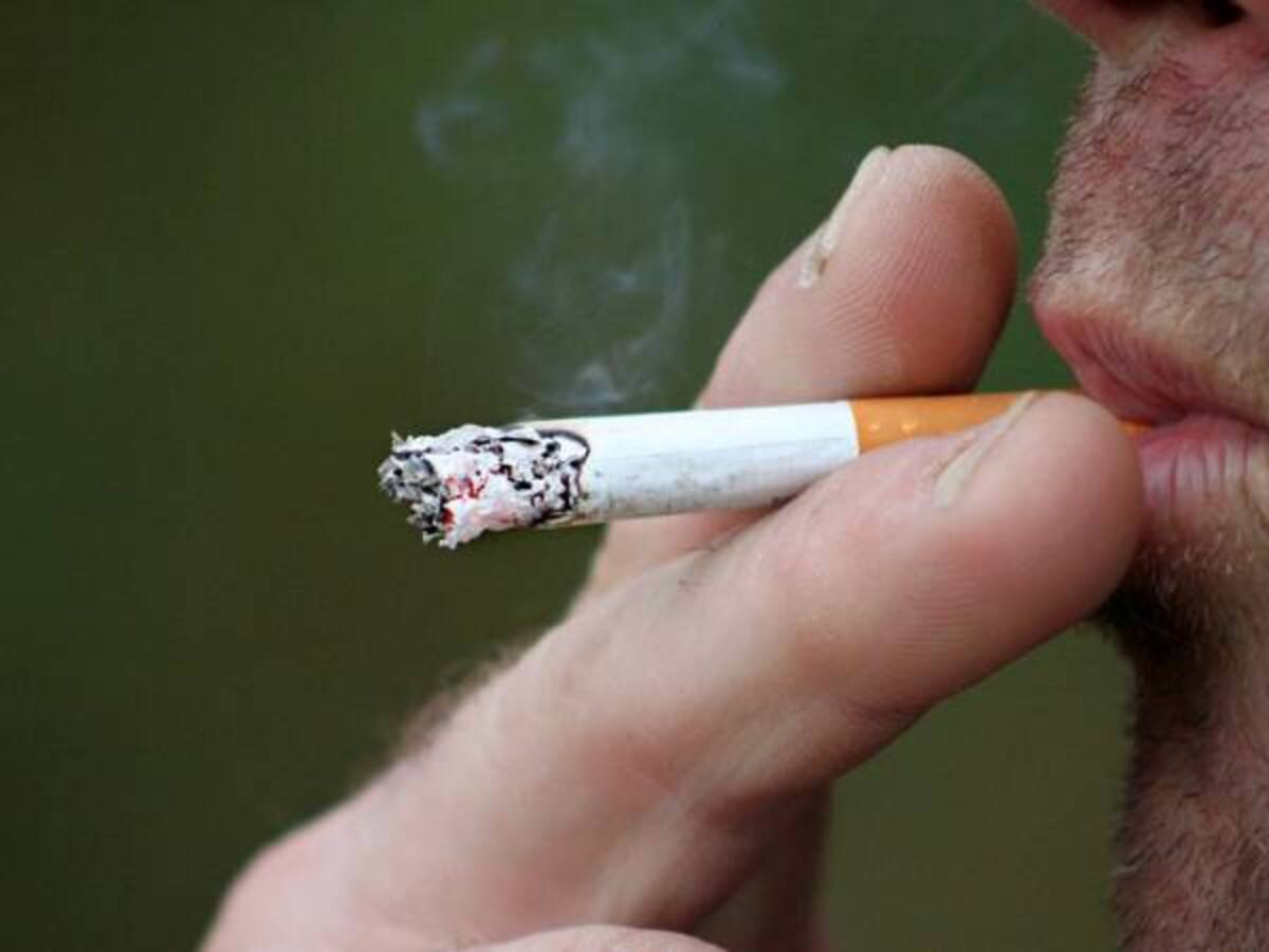 Alza de impuestos al tabaco sí baja el consumo de cigarrillos: neumólogo