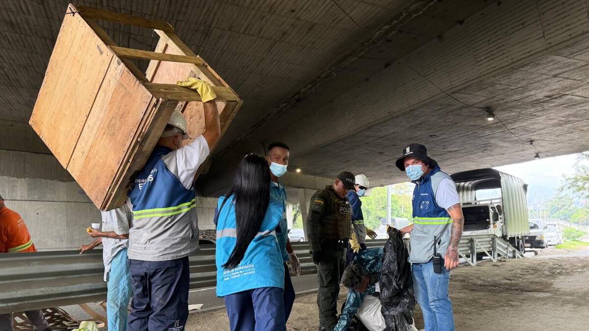 Medellín recupera 75 puntos críticos ocupados por habitantes de calle