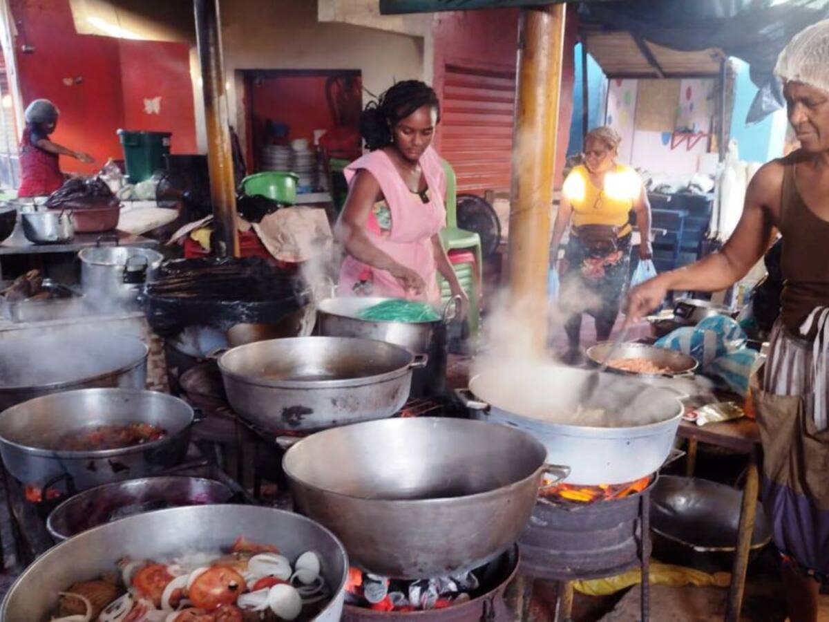 Matronas desmienten intoxicación de holandeses en Bazurto
