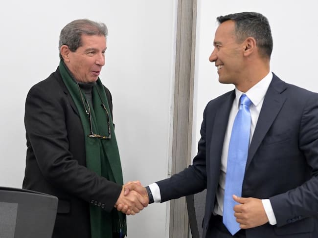 José Félix Lafourie presidente de Fedegán, se reunió con el ministro de Defensa, Pedro Sánchez.