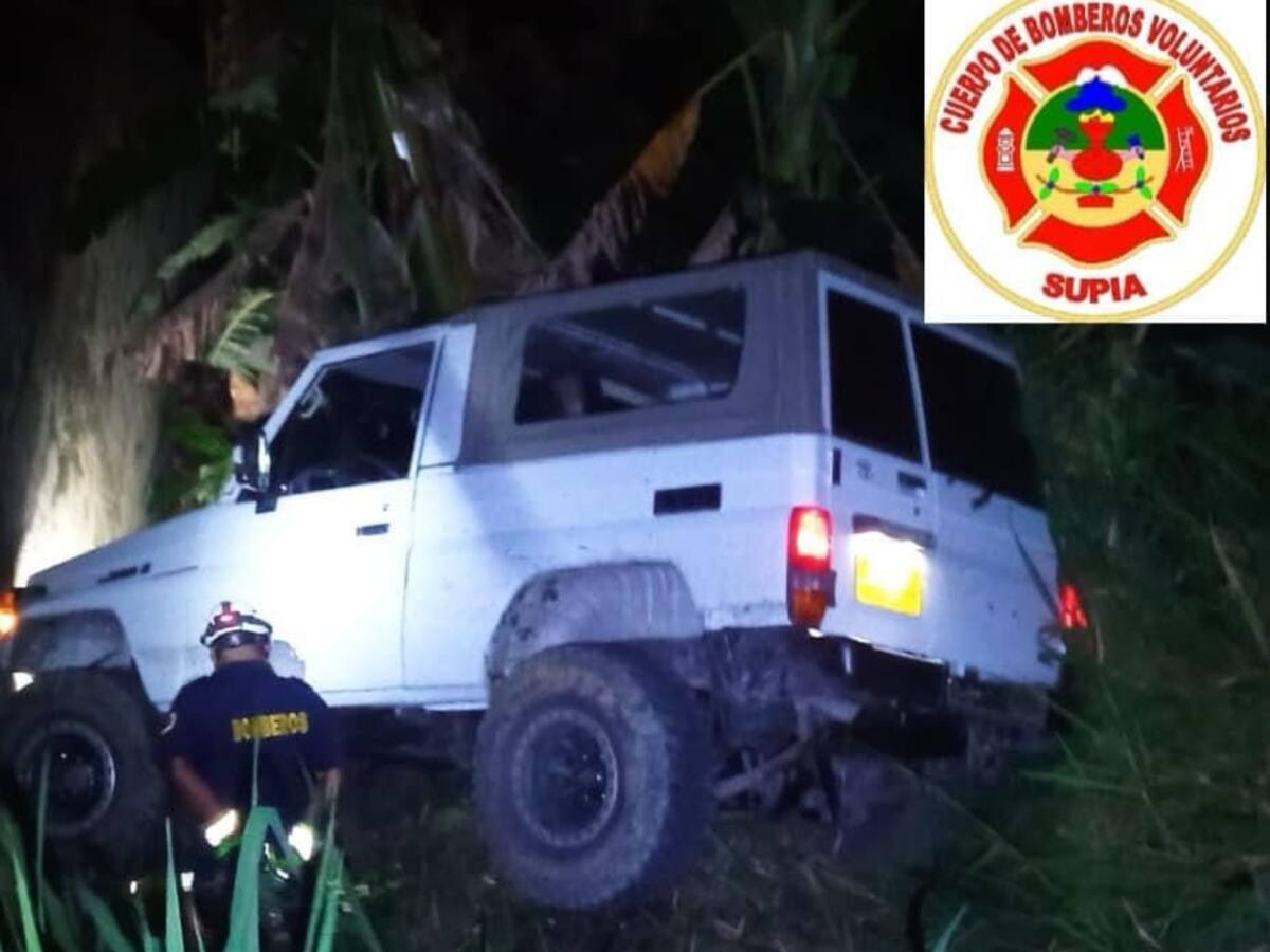 Conductor resultó herido después de que su carro se volcará en la vía Manizales - Medellín