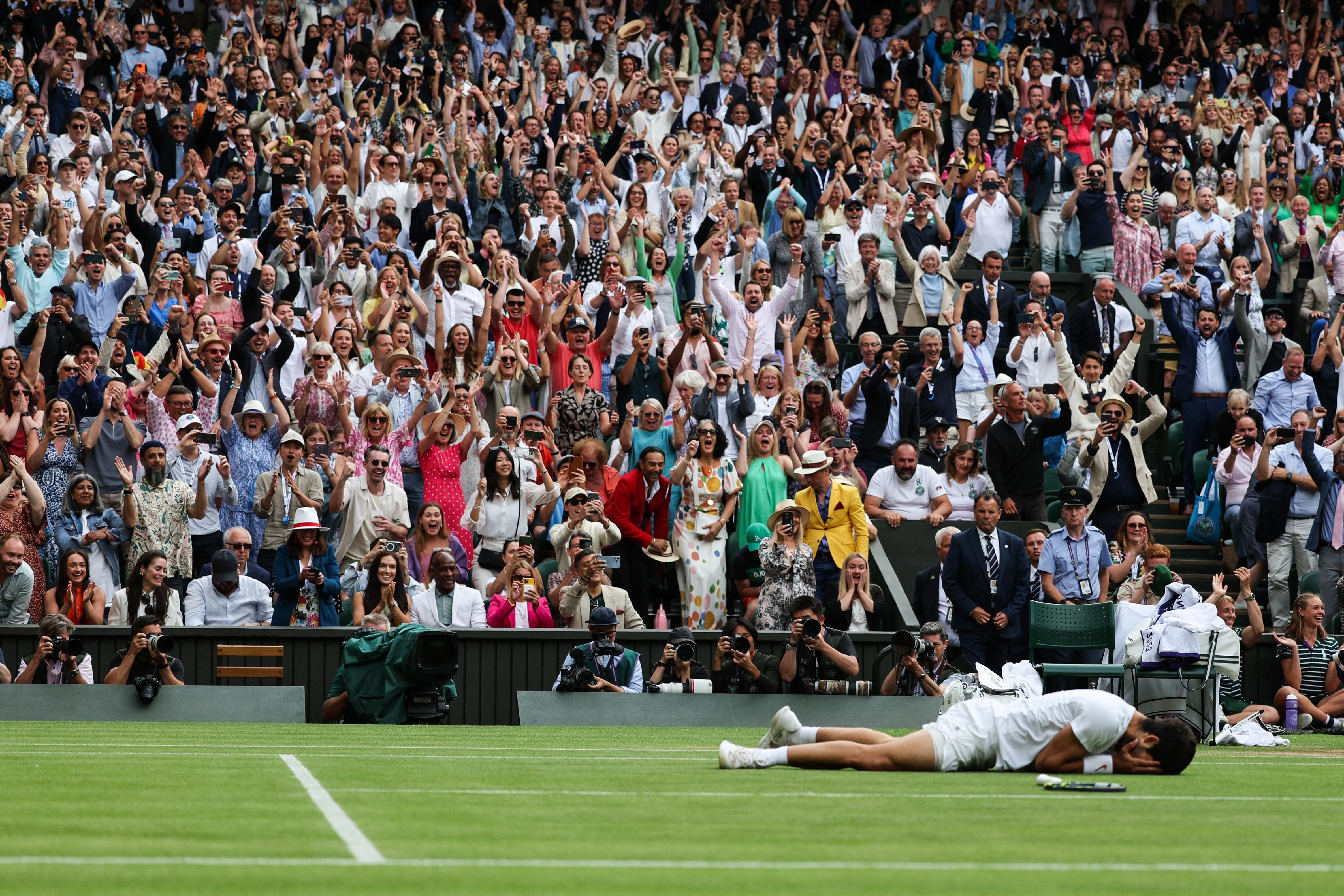 Carlos Alcaraz ganador de Wimbledon. (Photo by Adrian DENNIS / AFP) / RESTRICTED TO EDITORIAL USE (Photo by ADRIAN DENNIS/AFP via Getty Images)