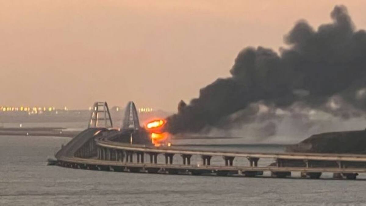 Así fue la fuerte explosión en puente Kerch de Crimea, único que conecta con Rusia