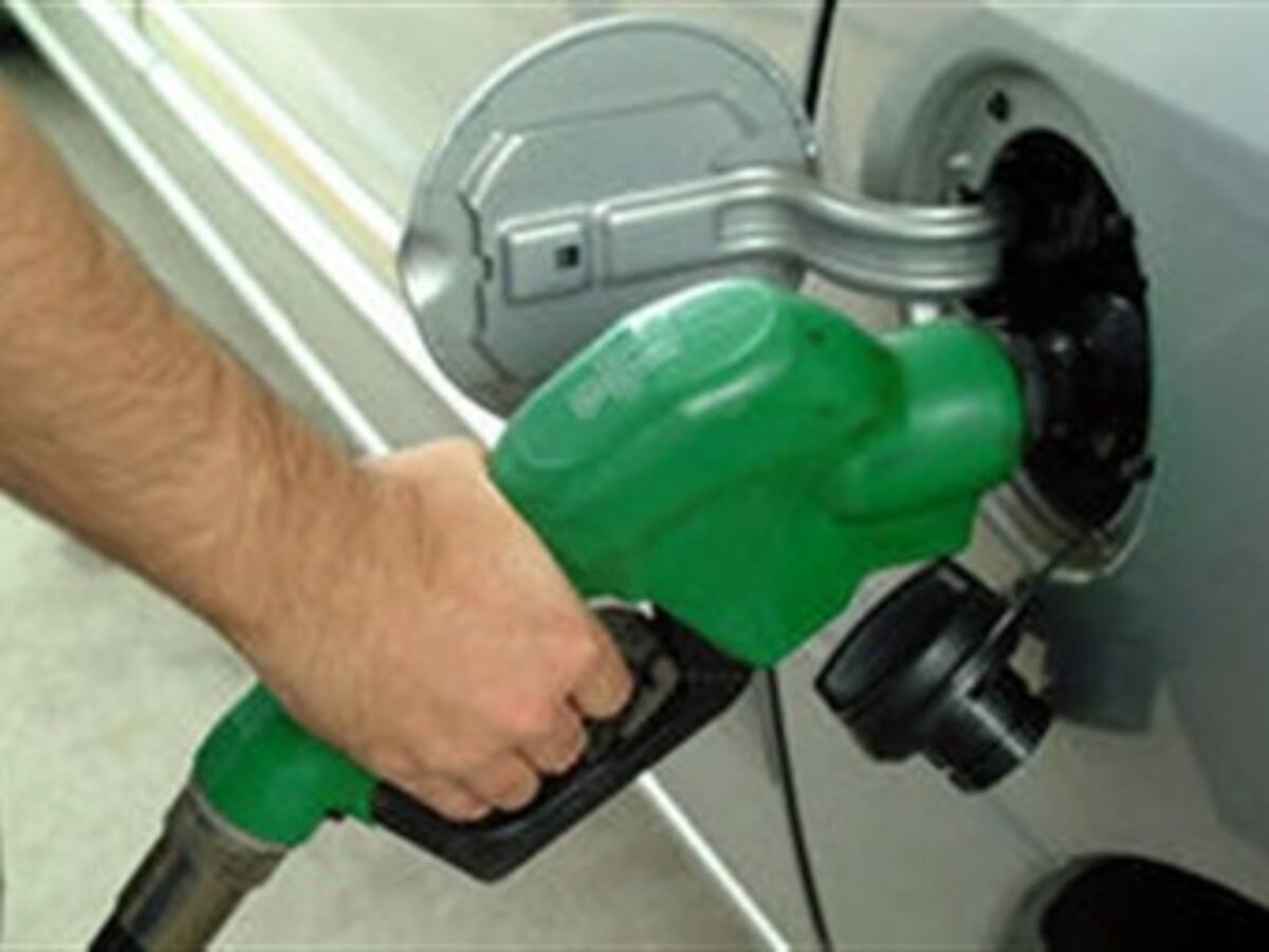 Criticas y petición de renuncia del minminas por mal manejo en precios de combustibles