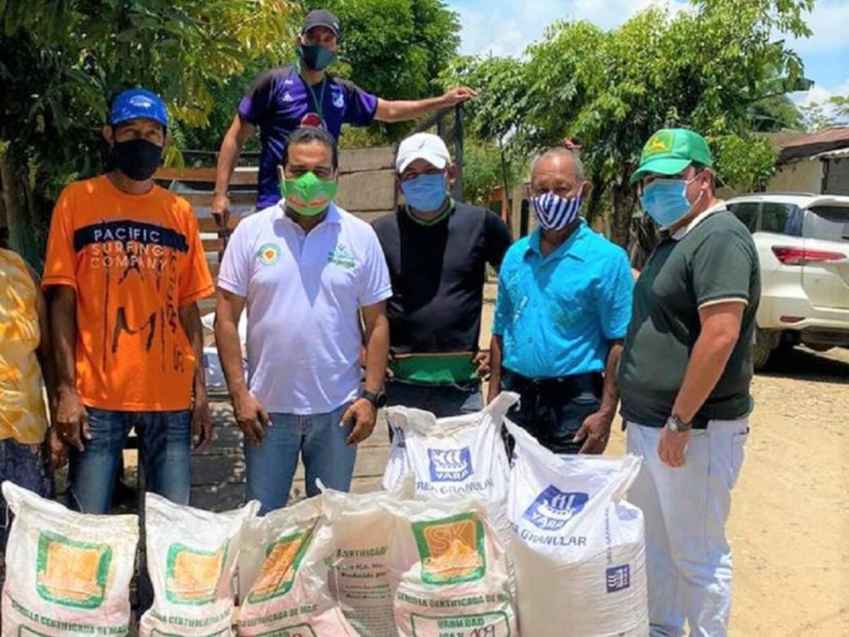 En Magangué- Bolívar, entregan insumos a productores agropecuarios