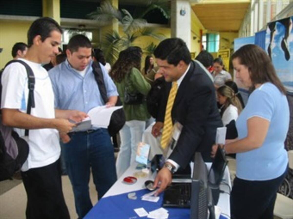 Más de 11 mil vacantes ofrecen empresas durante la Feria del Empleo y el Emprendimiento del Sena