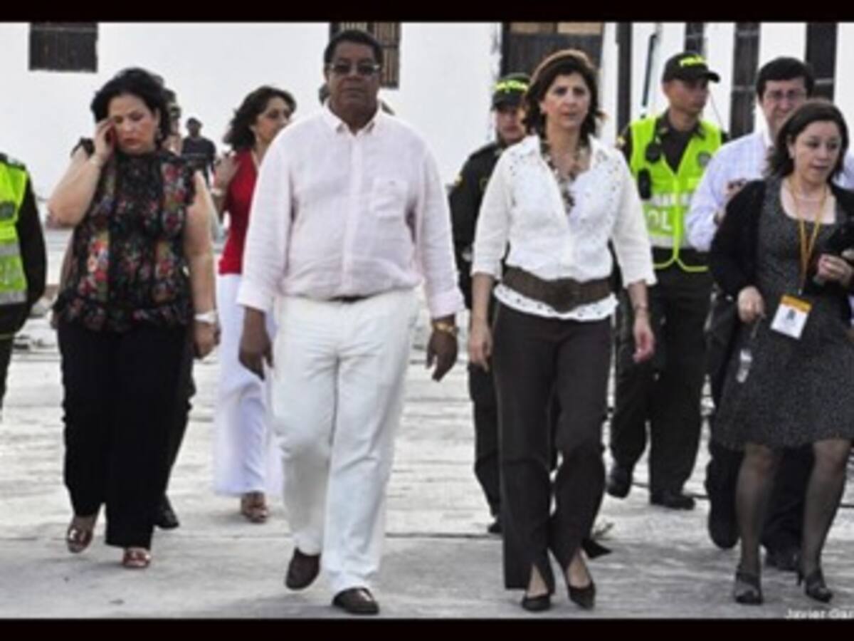 Invitación de Cuba depende de consultas con los demás países: Canciller