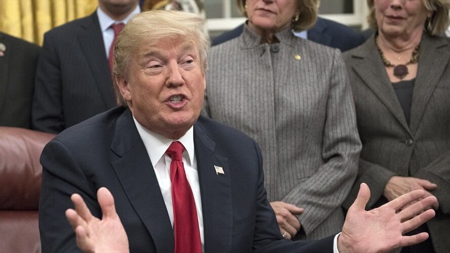 Donald Trump aseguró haber utilizado "un lenguaje duro" en su conversación con senadores sobre la ley migratoria. Foto: Getty Images