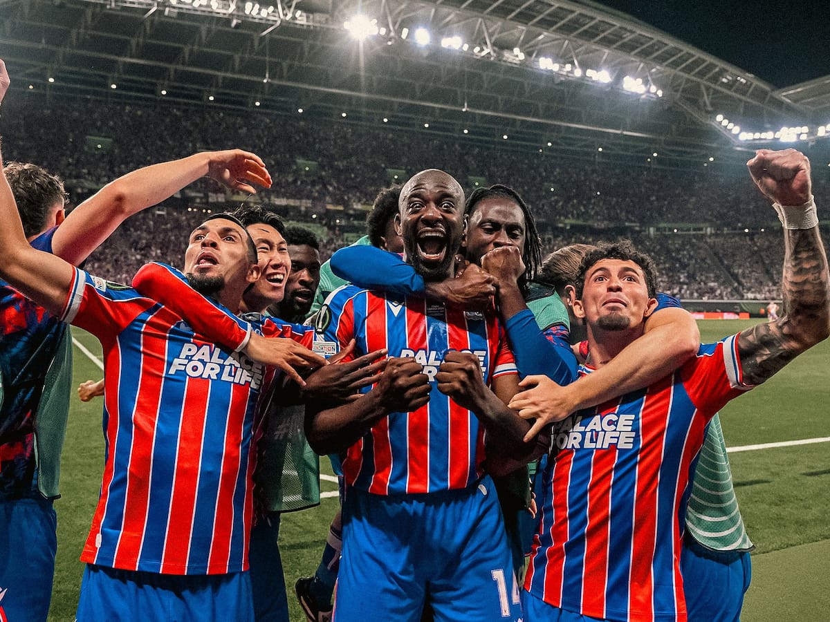Daniel Muñoz y Jefferson Lerma campeones de la Conference League con el Crystal Palace