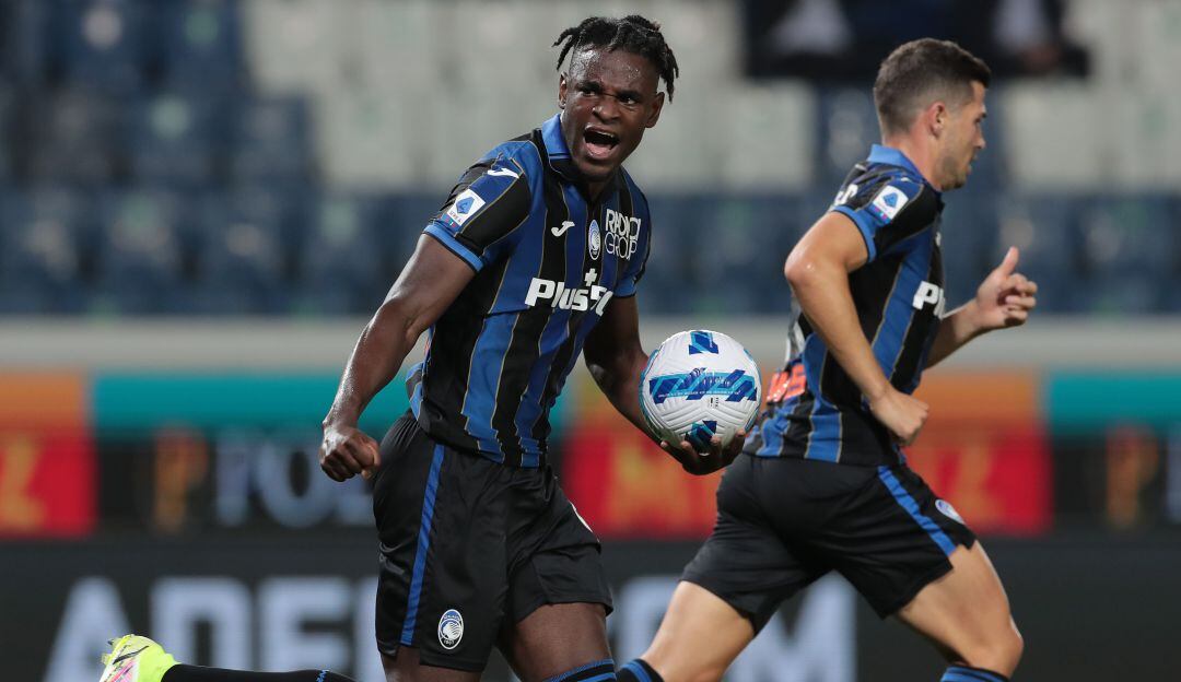 Duván Zapata tras anotar el gol de penal con el Atalanta