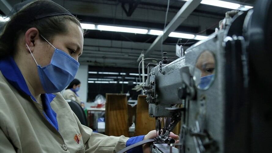 En cuanto a la manufactura se ve que el incremento frente al año pasado en el personal ocupado fue de 6%. Foto: Colprensa