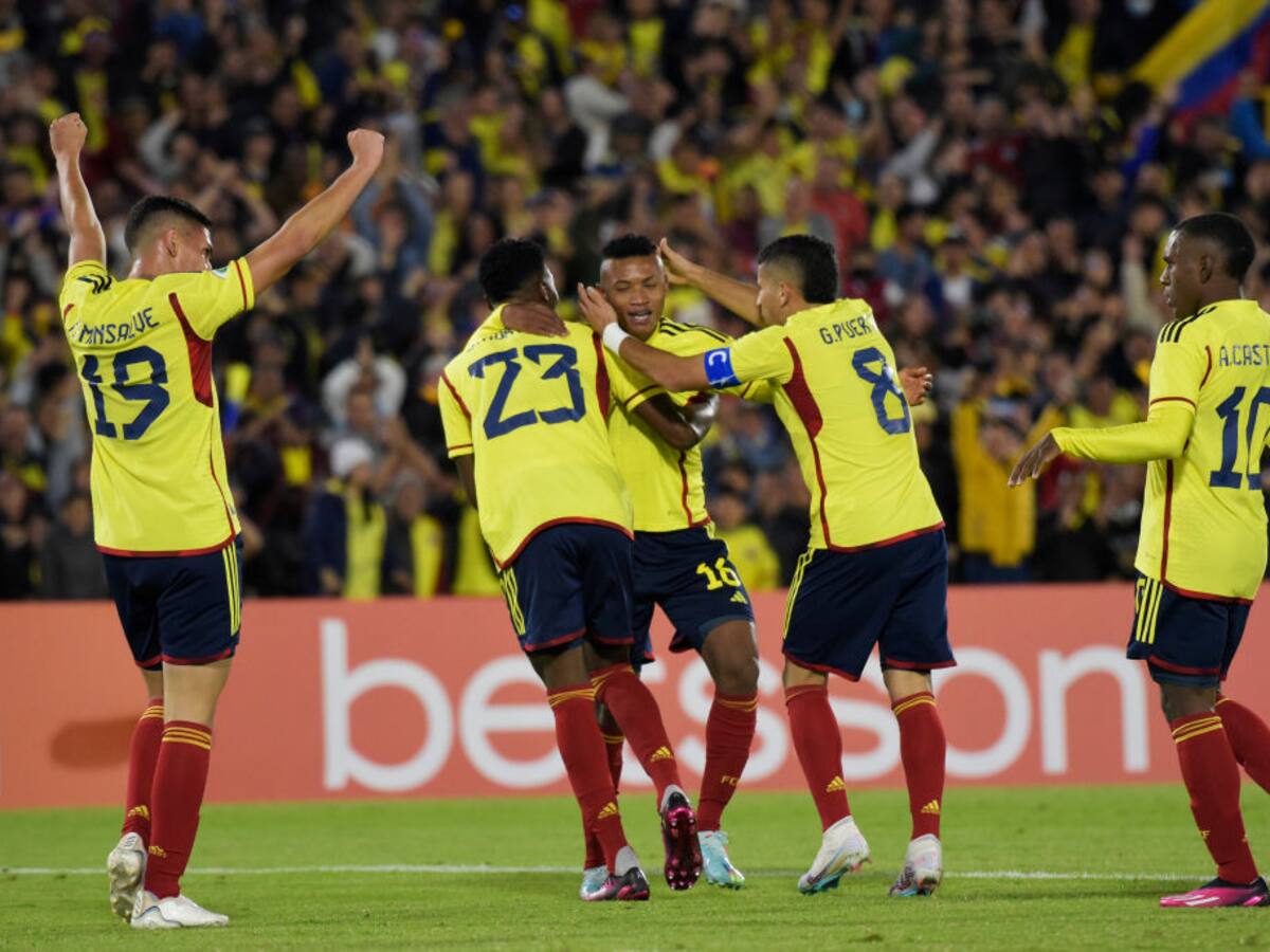 Con la fortuna del lado, Colombia venció a Ecuador y quedó cerca del sueño Mundial