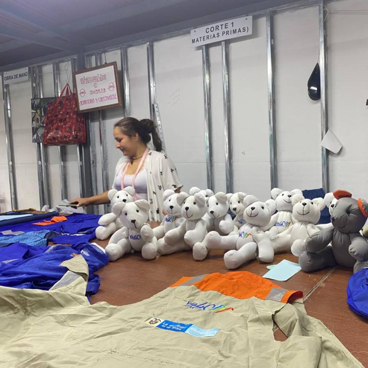 Excombatientes cambiaron las armas por máquinas de coser en el Tolima