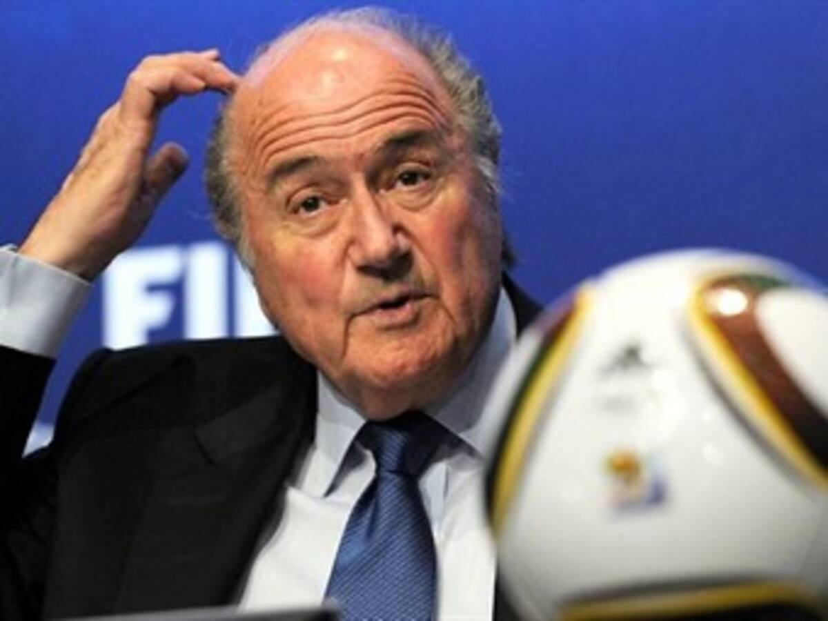 Blatter se disculpa por sus comentarios sobre el racismo