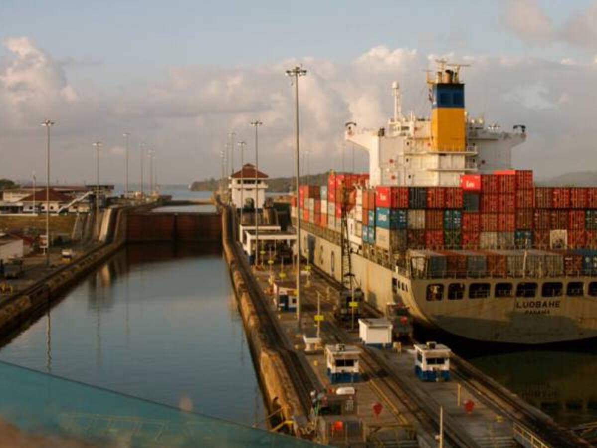 Importaciones en noviembre registraron una reducción del 20.8%