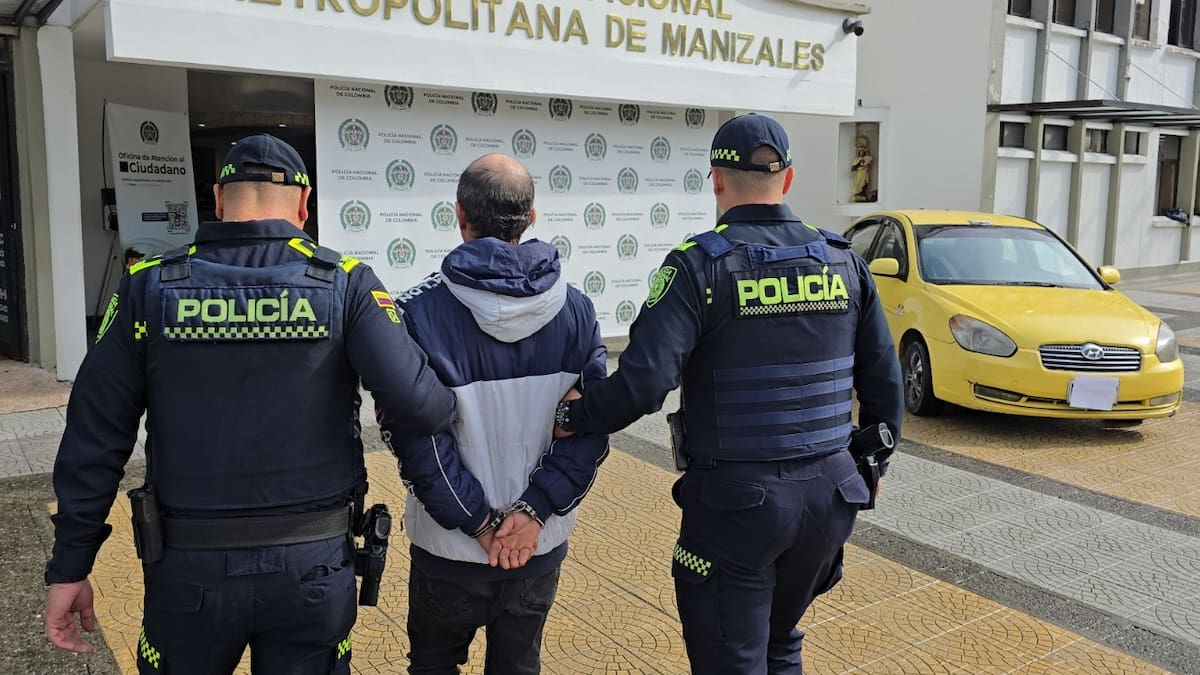 Capturan en flagrancia un taxista por presunta participación en un homicidio en Manizales