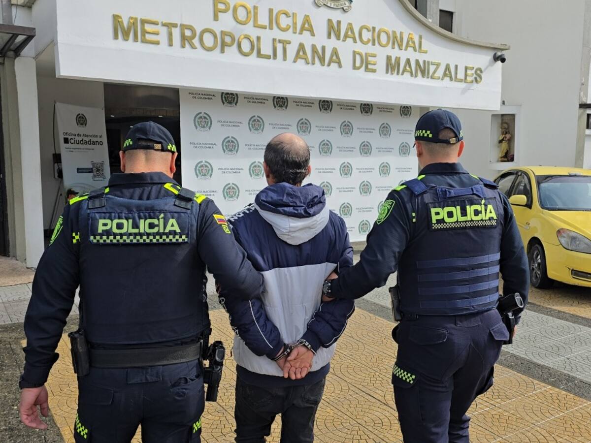 Capturan en flagrancia un taxista por presunta participación en un homicidio en Manizales