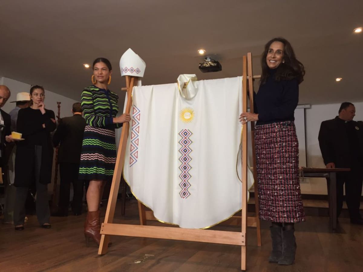 El Episcopado colombiano presentó las vestiduras litúrgicas que usará el papa Francisco en las eucaristías de Bogotá, Medellín y Cartagena, las cuales se inspiraron en varias regiones del país.