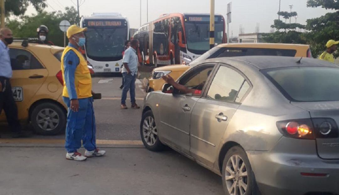 Los bloqueos en varios sectores impiden la salida de buses de Patio Portal y la circulación de los que estaban en recorrido