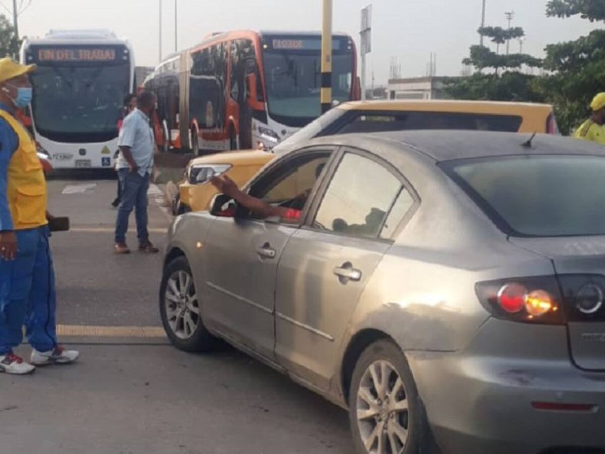 Transcaribe suspendió operación por protesta de taxistas en Cartagena