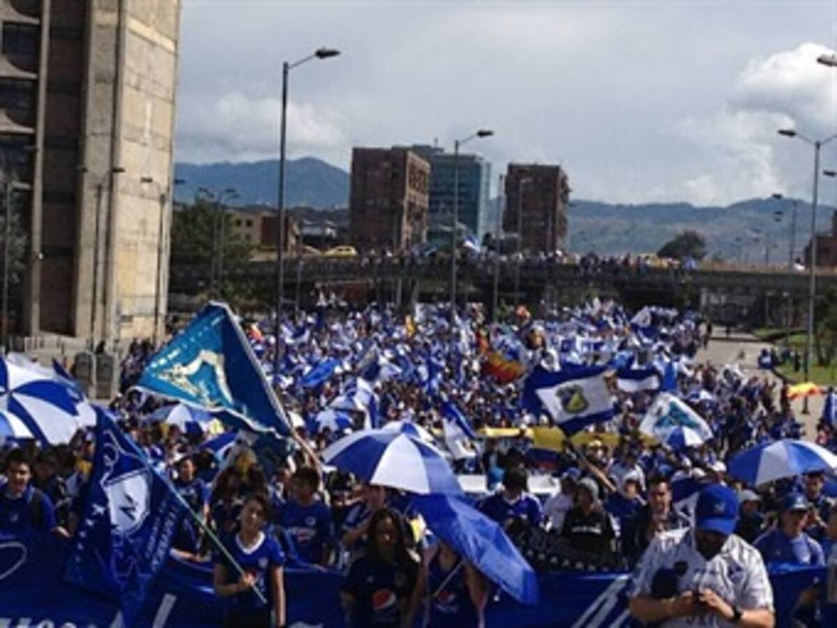Bajo observación hincha de Millonarios herido por un policía en Neiva