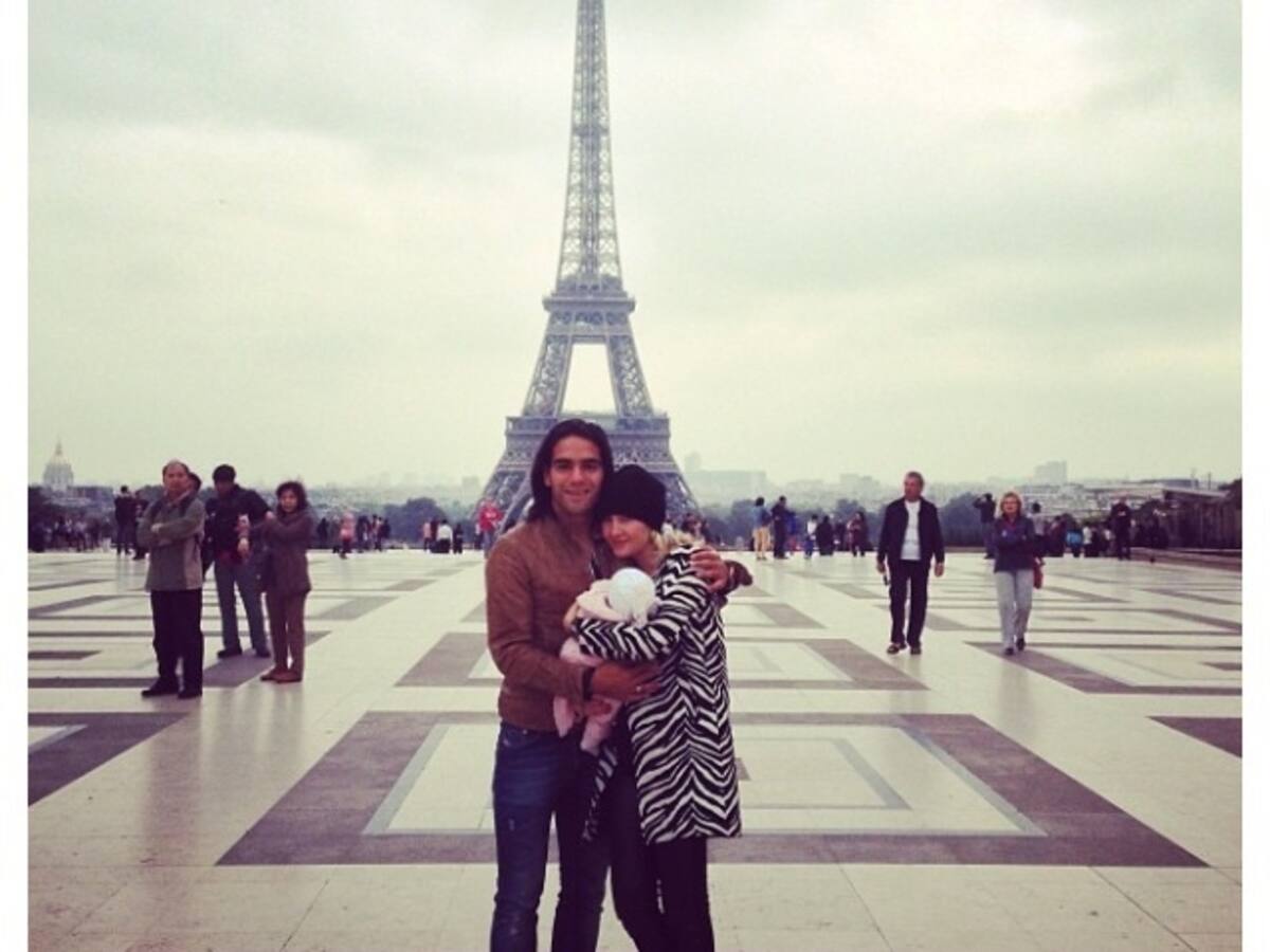 Falcao posa con su familia en París