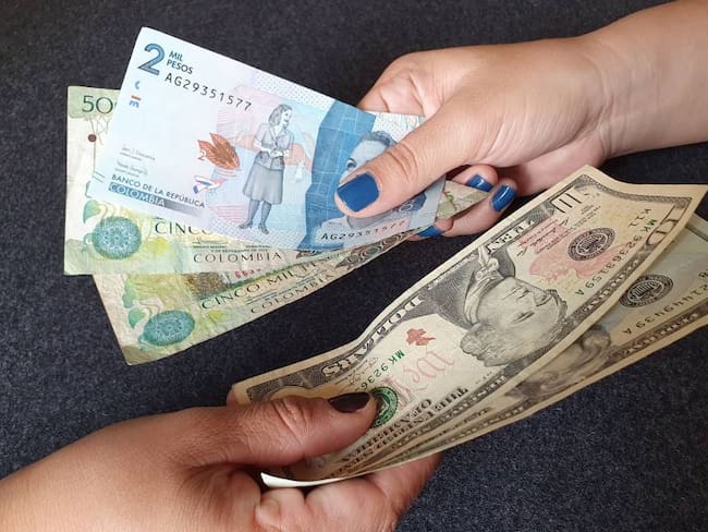 Cambio de dólares estadounidenses a pesos colombianos.         Foto: Getty 