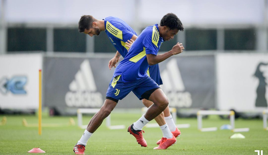 Juan Guillermo Cuadrado en su retorno a las prácticas con la Juventus.