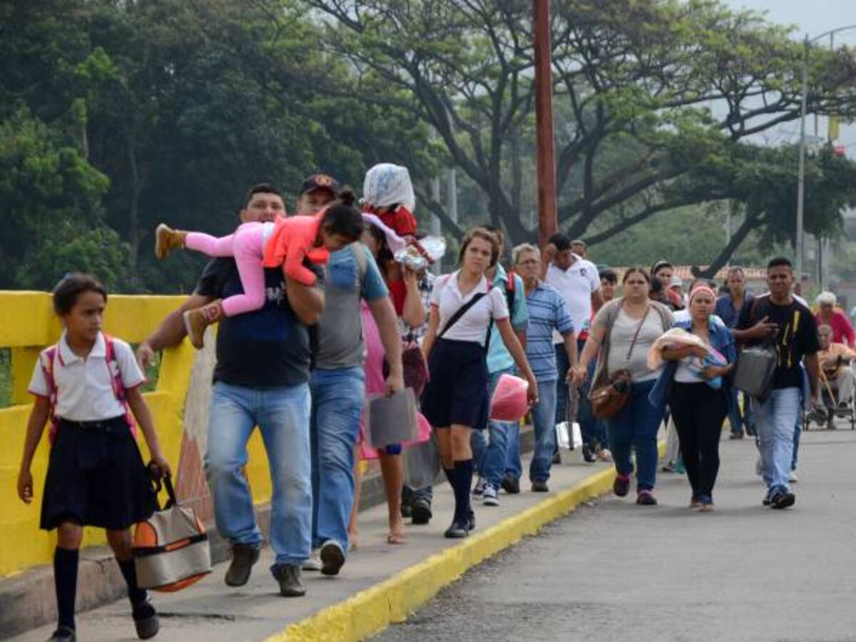 Treinta y cinco mil venezolanos cruzan la frontera para comprar medicamentos