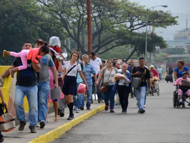 Treinta y cinco mil venezolanos cruzan la frontera para comprar medicamentos