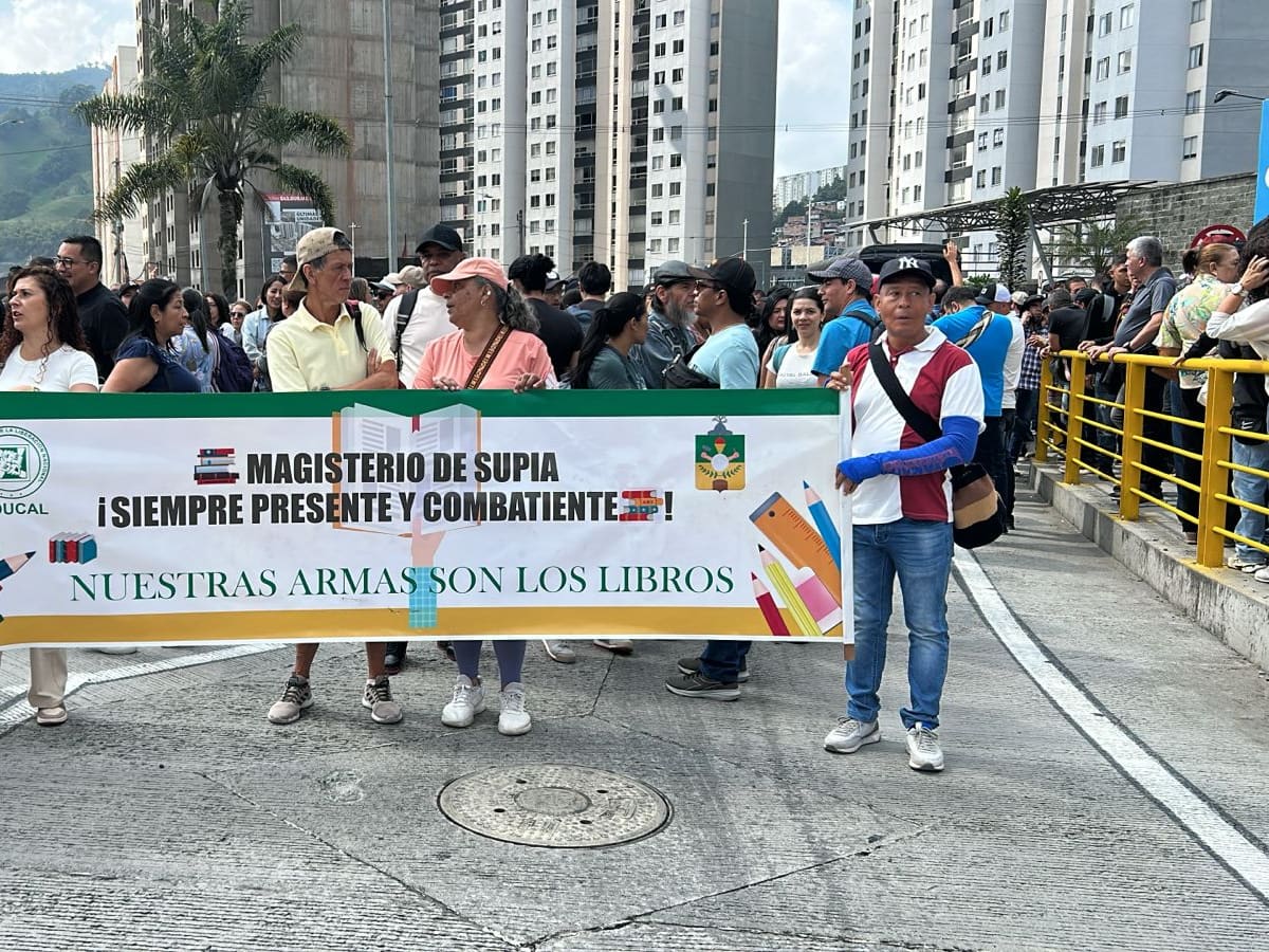 Profesores protestaron en Caldas por problemas con su modelo de salud