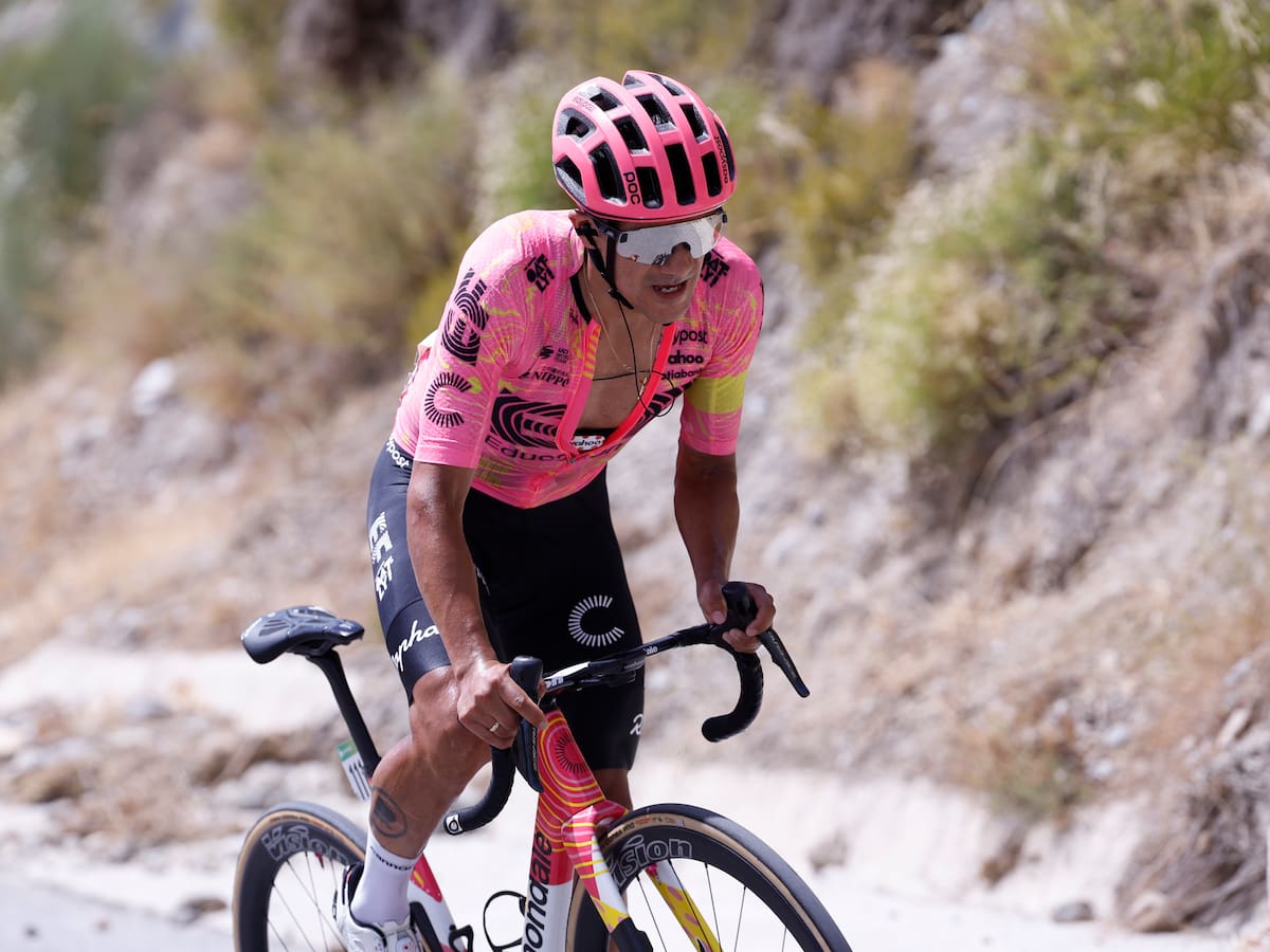 Carapaz no logra quitarle la victoria de etapa a Yates, pero se mete al podio de La Vuelta