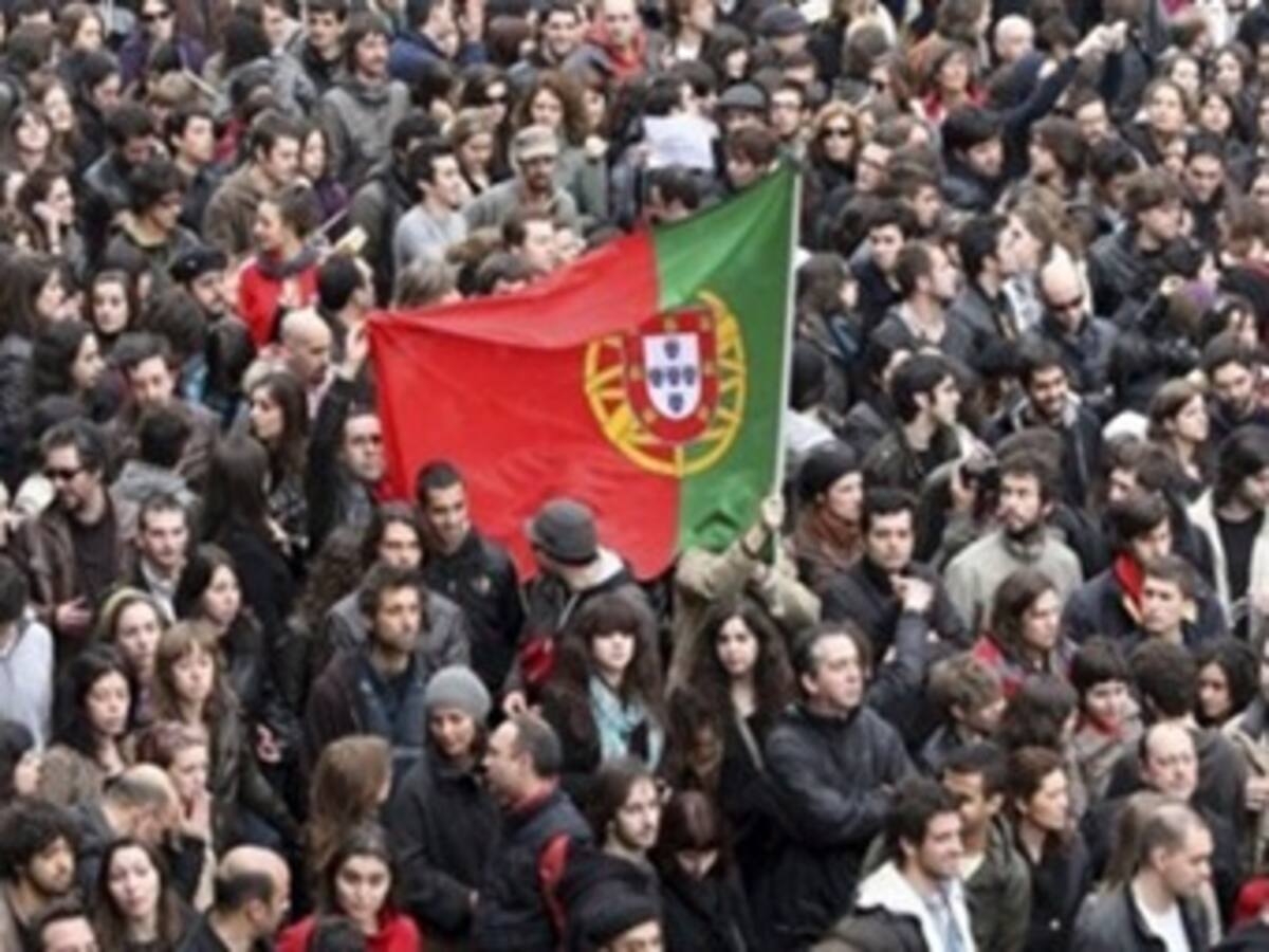 Cientos de miles de portugueses protestan en contra de los recortes presupuestarios