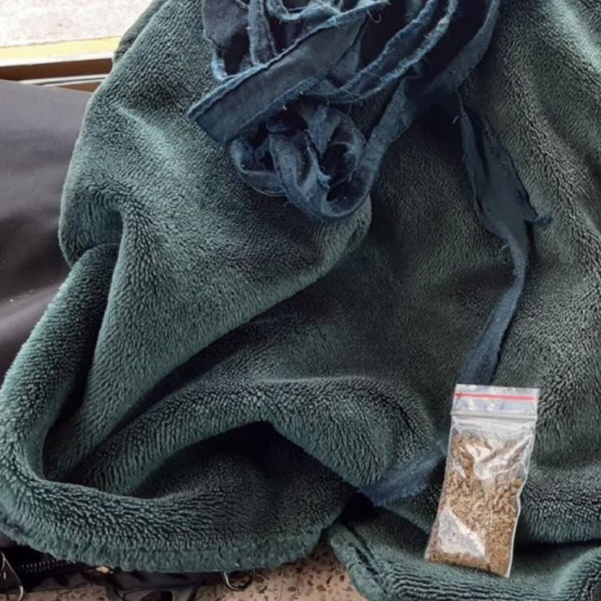 Querían entrar droga oculta en una cobija a una estación de Policía